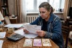 Платіжки за комуналку. Фото: згенероване ШІ