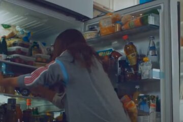 Продукти у холодильнику. Фото: скрін youtube