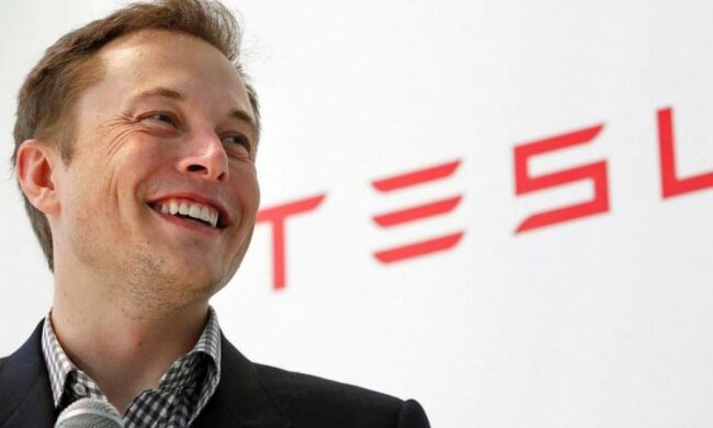 Маск показав першу Tesla Model 3