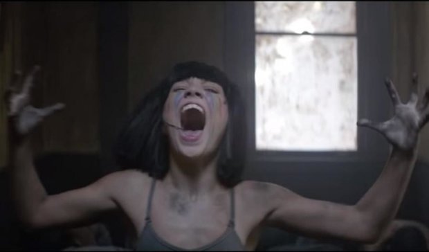 Новый клип Sia: безумие 13-летней танцовщицы (видео)