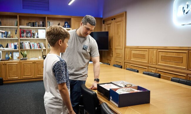 Школьник передал 10 тысяч грн на дроны для ВСУ, фото: Михаил Федоров