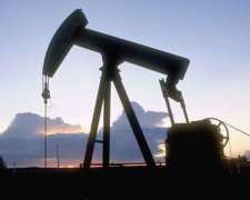 Доходи Росії від експорту нафти впали майже вдвічі