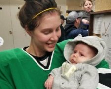 Хоккеистка оголила грудь и вызвала шквал возмущения