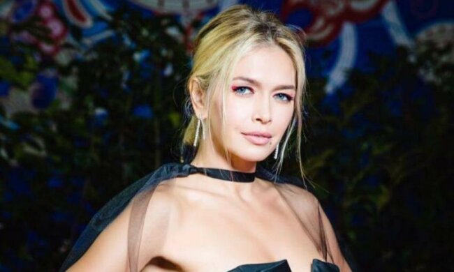 Гола Віра Брежнєва засвітила свої локони: фото