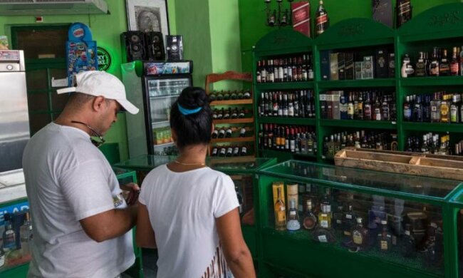 Українцям заборонили купувати алкоголь не лише вночі