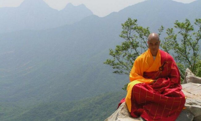 Прийняв релігію: у Пекіні представили робота-ченця