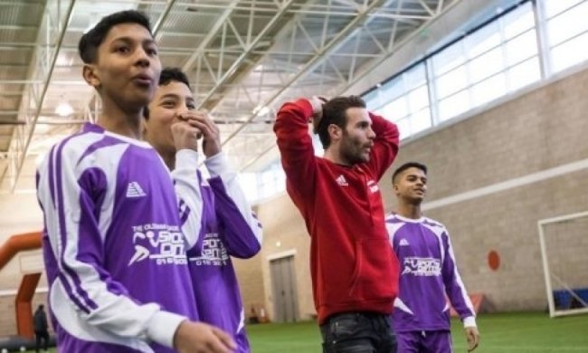 Звезды "Манчестер Юнайтед" порадовали школьников