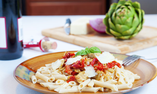 Справжня італійська паста з помідорами і куркою