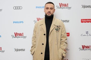 Монатик растрогал сеть редким кадром с творческими сыновьями: дописываем альбом в шесть рук