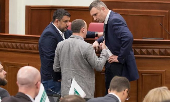 Кличко знову зірвав засідання Київради: депутати збунтувалися та погрожують меру звільненням   