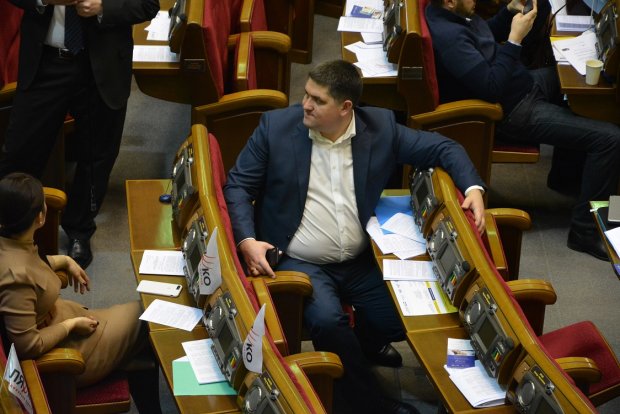 Лосьон для тела Relax и 50 кг сыра Моцарелла: чем балуют депутатов в гостинице "Киев"