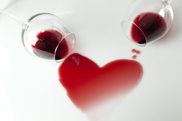 Медики показали, как два бокала вина влияют на здоровье сердца