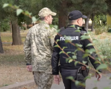 ТЦК та поліція. Фото: скрін youtube