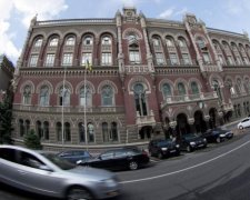 Привид дефолту: в НБУ заспокоюють, експерти лякають