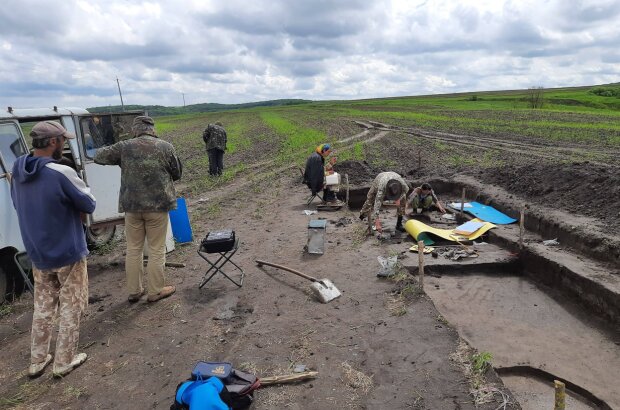 Розкопки в селі Івківці, facebook.com/archmuzeumck