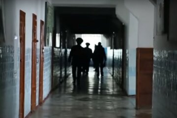 в'язниця, скріншот з відео