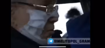 У Запоріжжі хитрий пенсіонер начепив маску з "голим" ротом і обчихав маршрутку: відео