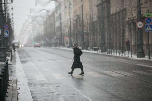Погода на неделю в Украине: пока одних будет кошмарить снег, другие позагорают на солнышке