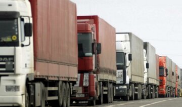 Росія відновила автоперевезення з Україною