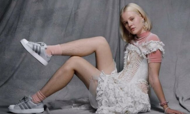 "Ценители прекрасного" пригрозили расправой волосатой модели 