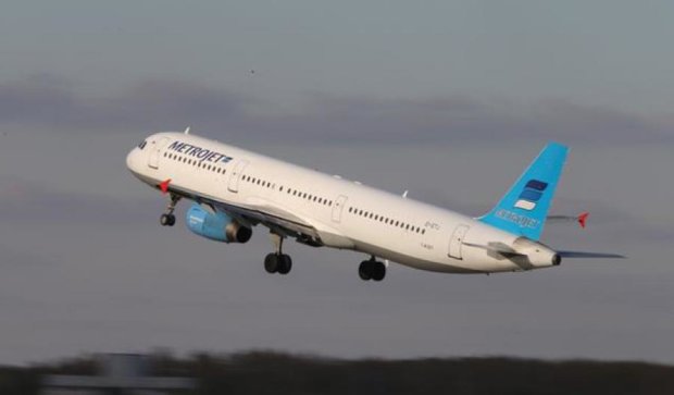 На місці катастрофи російського авіалайнера виявили живих пасажирів