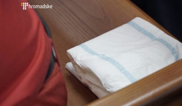 Спільникові Онищенко поміняли памперс прямо в будівлі суду