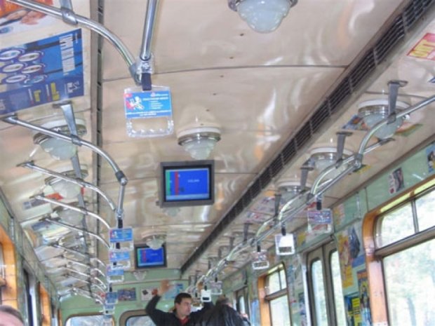 В киевском метро снова заработают видеоэкраны