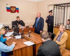 Смотрит в одну точку: мать рассказала о самом юном узнике Кремля 