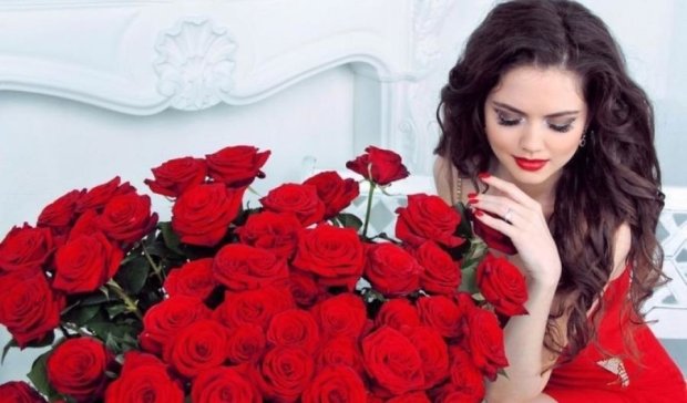 Розы на прокат: россиянкам предложили самим себя поздравить с Женским днем