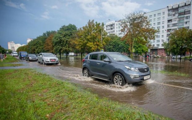 Мокрый апокалипсис в Киеве: как спасти машину от затопления 