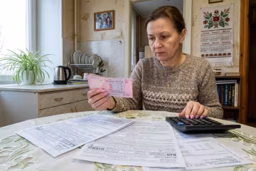 Платежки за коммуналку. Фото: сгенерированное ИИ