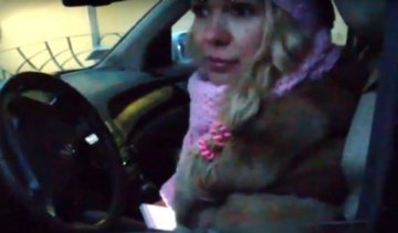 Чергова блондинка влаштувала шоу київським патрульним (відео)