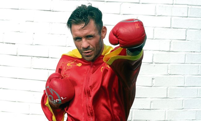 Британський чемпіон заради сина виставив свій пояс на аукціон