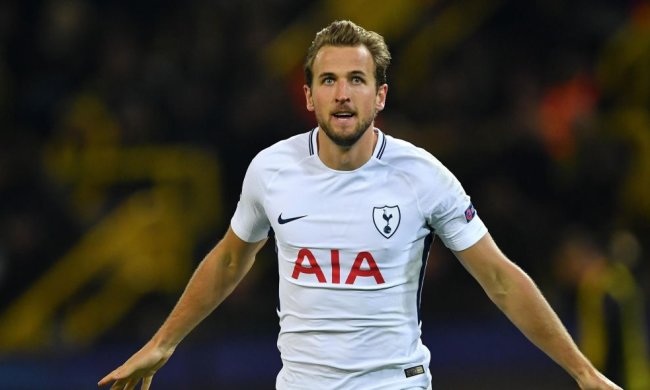 Сміливий Кейн погодував м'ясом величезного лева: відео