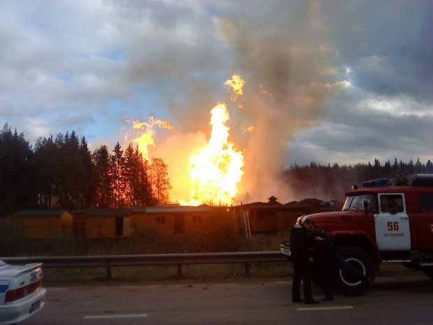 Потужний вибух на путінському газопроводі: в мережі з'явилися фото та відео катастрофи