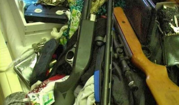 В Славянске правоохранители разоблачили торговцев оружием и наркотиками (фото)