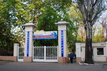 Одеський санаторій атакував натовп в масках: очевидці розповіли подробиці нападу