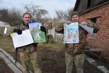 Воїни ЗСУ отримали малюнки від маленьких українців, фото: facebook.com/30brigade