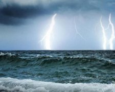 Апокалипсис сегодня: одесситы засняли "безумную" грозу