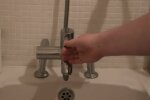 В Харькове из-под кранов течет "нефть" вместо воды - ни попить, ни помыться (обновлено)