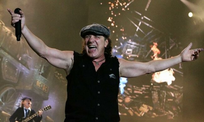 Солист AC/DC рискует стать глухим