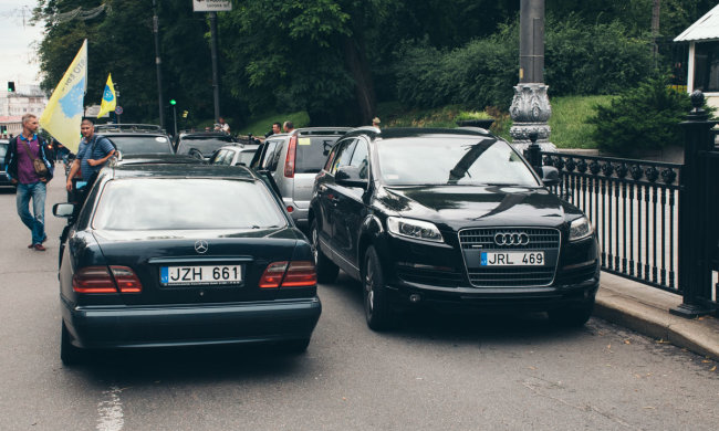 Простіше викинути: чому водії можуть втратити свої євробляхи