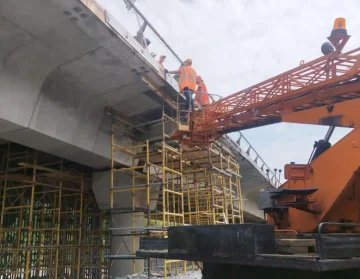 Шляхопровід біля станції метро Святошин