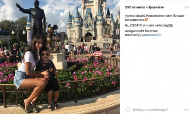 Жена и сын Ярмоленко посетили Диснейленд (фото)