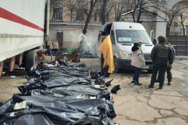 В Харькове священники отпевают погибших во время обстрелов жилых районов
