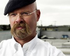 Головний "руйнівник міфів" їде в Україну