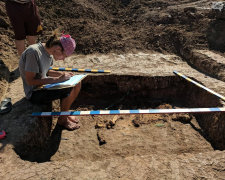 Запорожские археологи обнаружили останки 2-х метрового вождя: фото