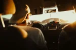 Водій за кермом автомобіля