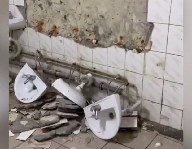 Студент показал условия в общежитии Львова, скриншот с YouTube