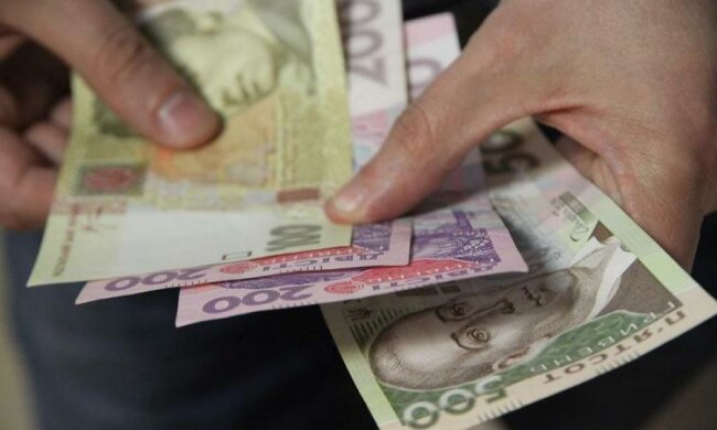 Нічого святого: працівниця банку обікрала вдову героя АТО